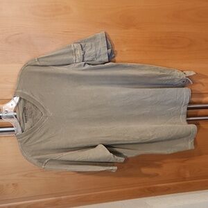 Eddie Bauer olive short sleeve cotton camp tee shirt. Mens Size LT